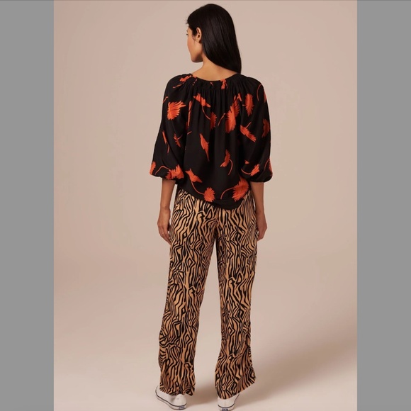 TUCKER "The Classic" Silk Print Button Up 3/4 Length Sleeve Blouse NWOT/sz M - Picture 12 of 15